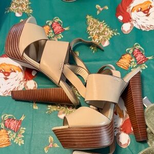 Steve Madden Dezzzy Cream and Brown Platform Heels 7.5 Strappy